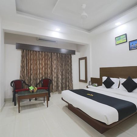 Saish Hotel Shirdi Buitenkant foto