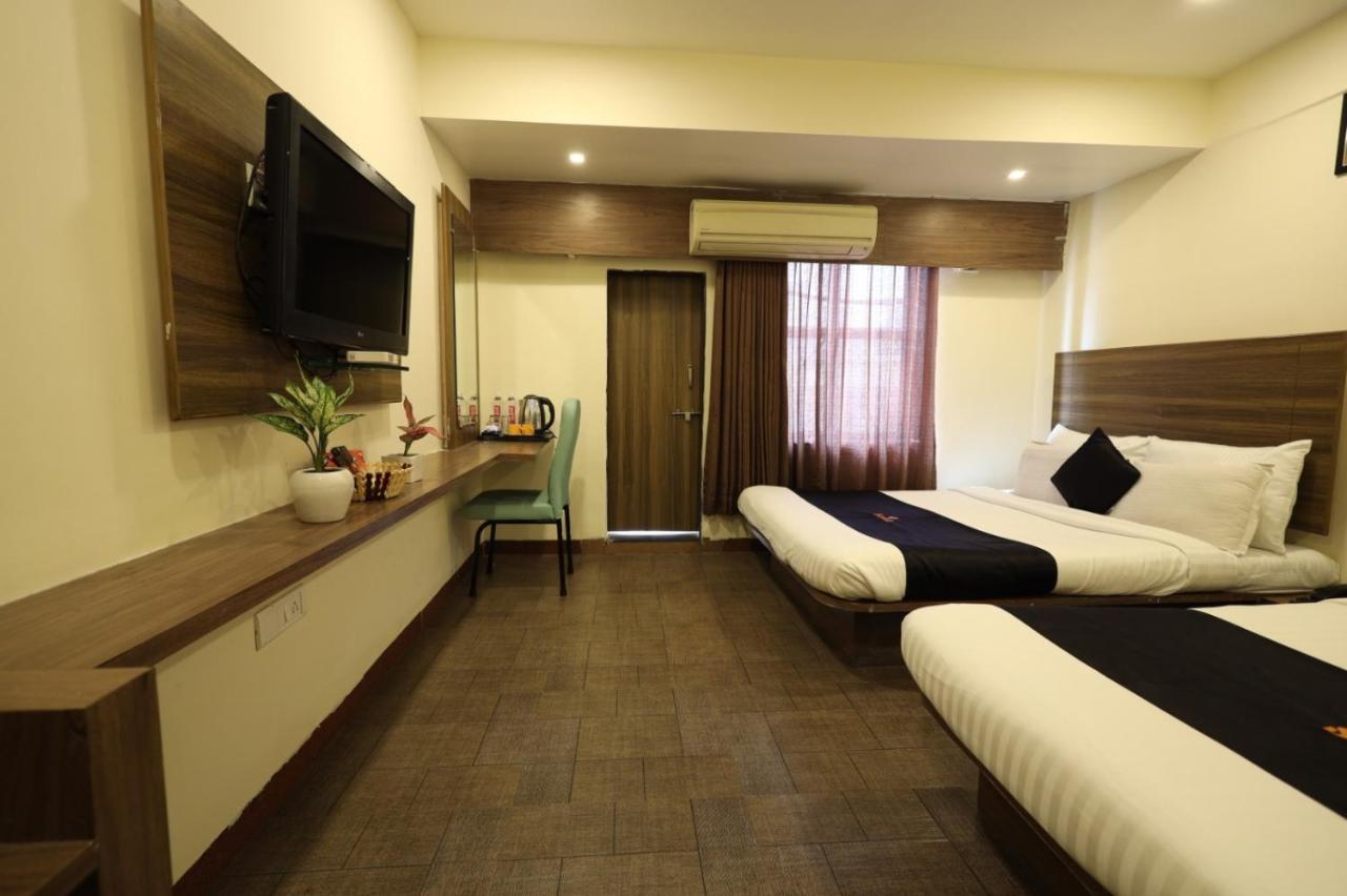 Saish Hotel Shirdi Buitenkant foto
