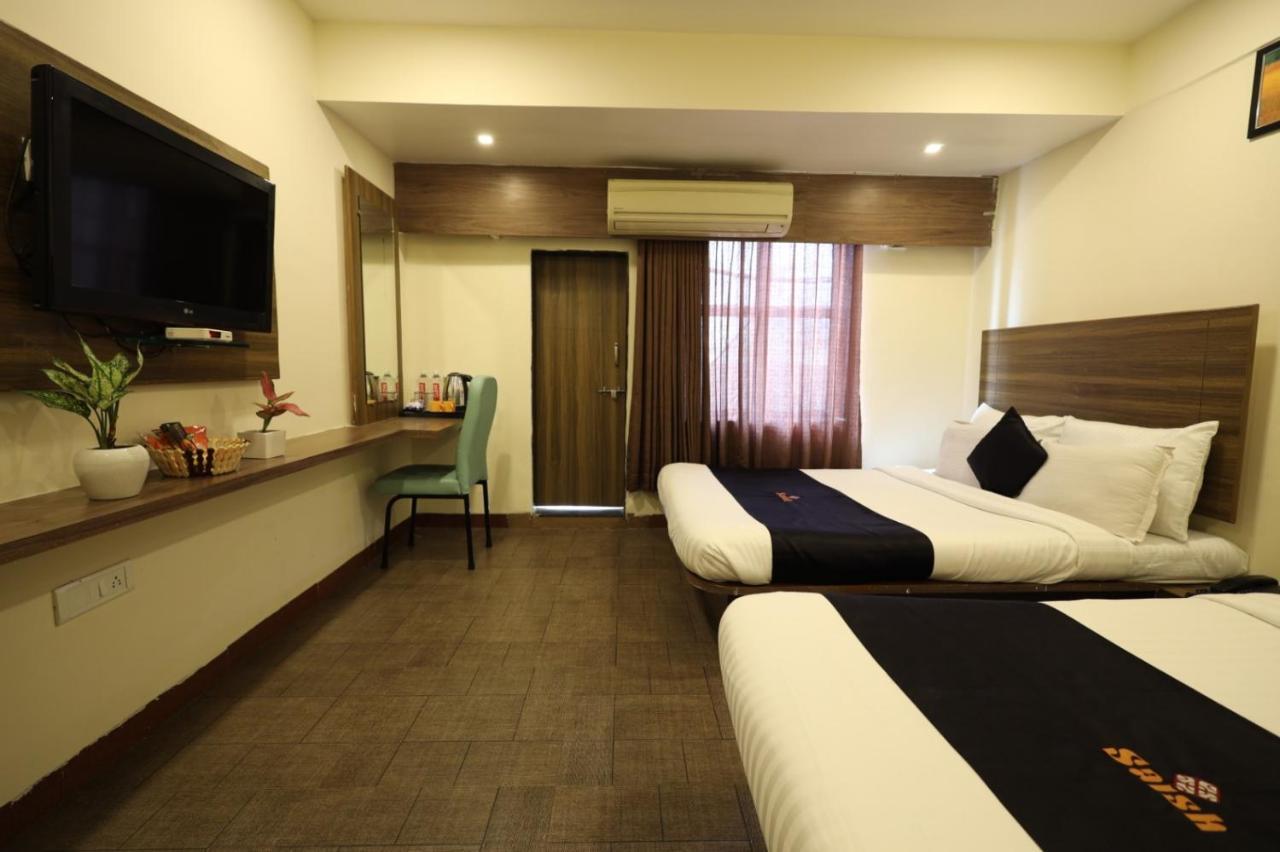 Saish Hotel Shirdi Buitenkant foto
