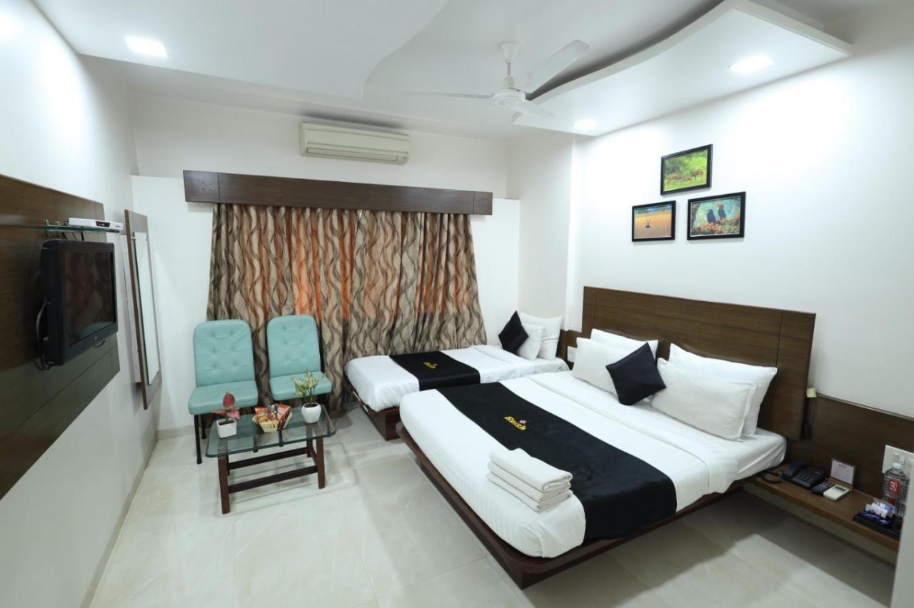 Saish Hotel Shirdi Buitenkant foto