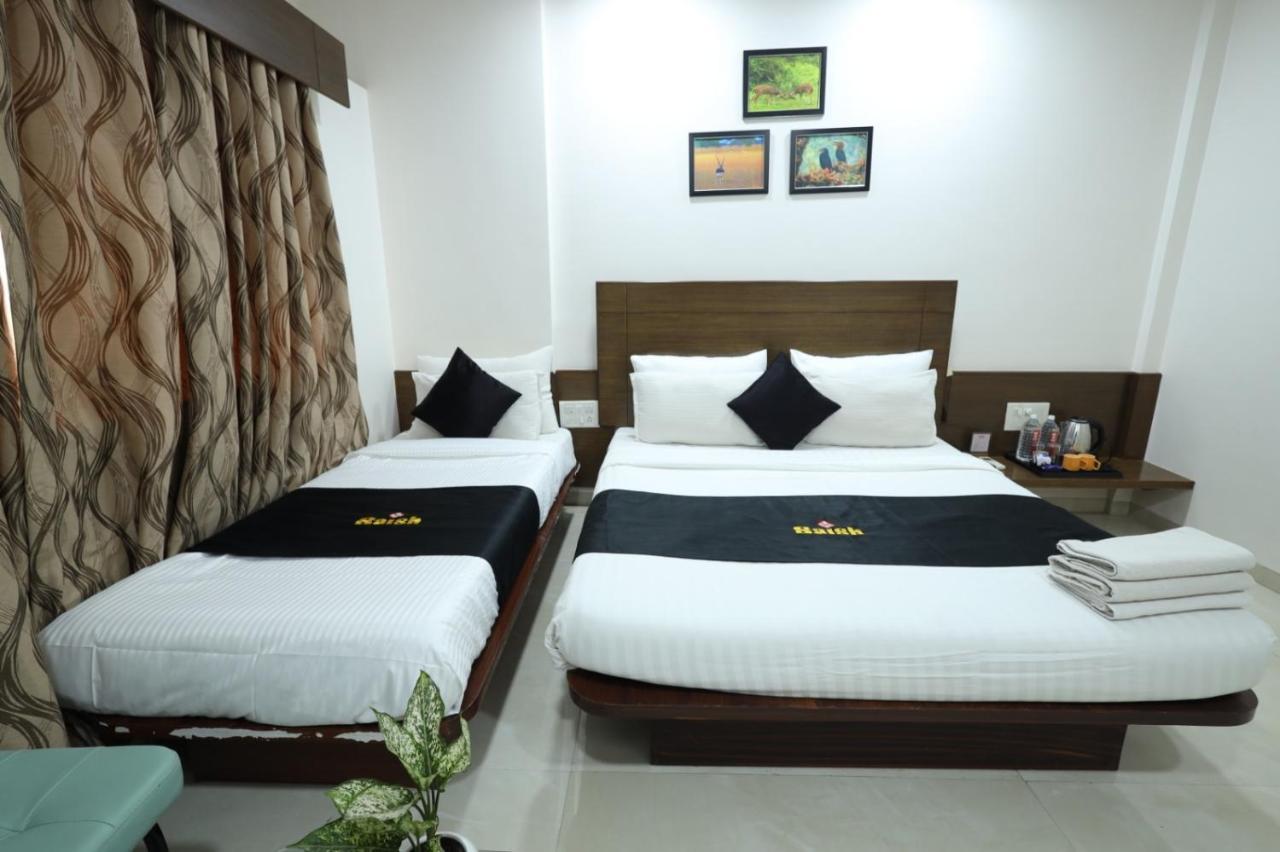 Saish Hotel Shirdi Buitenkant foto