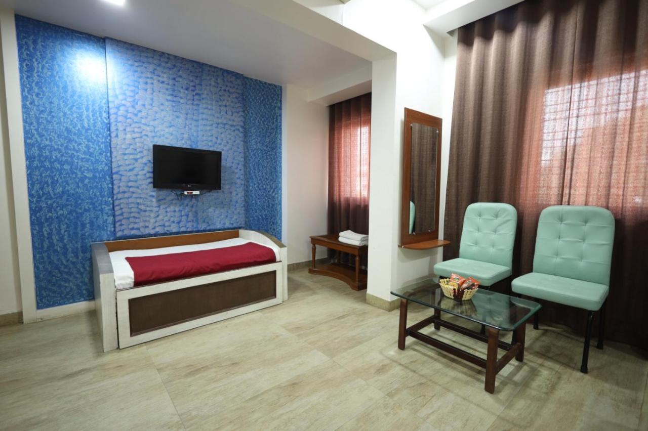 Saish Hotel Shirdi Buitenkant foto